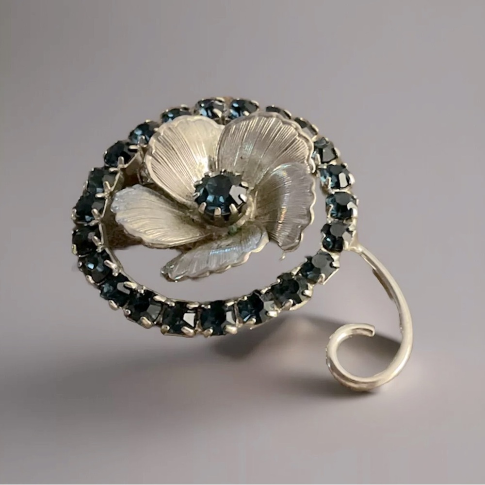 1950’s Vtg Silver Tone Deep Blue Austrian Crystal Dogwood Flower Brooch